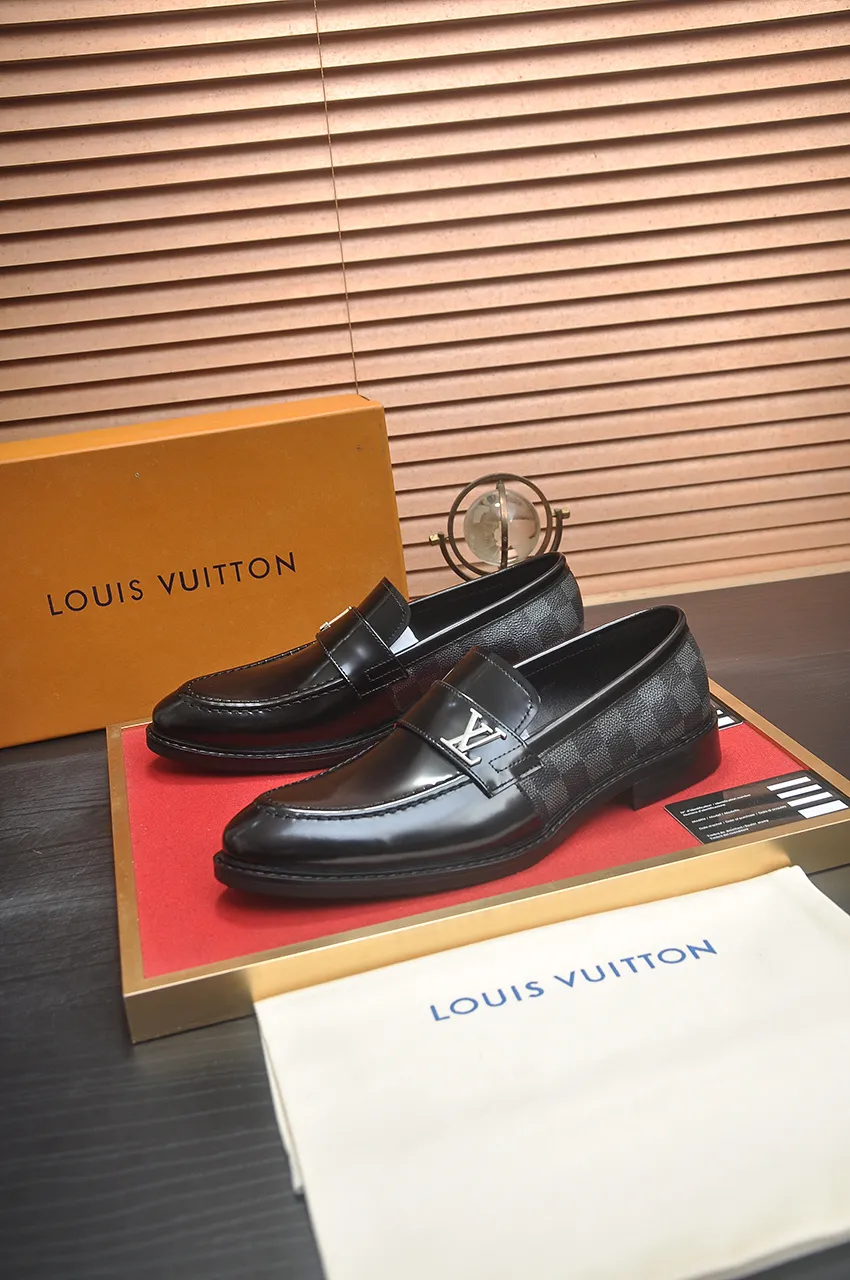 Men's men's shoes 💰460💶 [LV] (original single cowhide lining) 🍀LV's latest genuine leather business suit shoes are launched simultaneously on the official website. The first-layer cowhide imported from Italy is made of heavy gold, 💥1:1 rubber outsole from the official website. Versatile to wear, high-end without losing class, and the color combination is extraordinary. This four-season style is alluring when worn on your feet, showing off your big-name flair. Standard code 38-45 (45 customized)